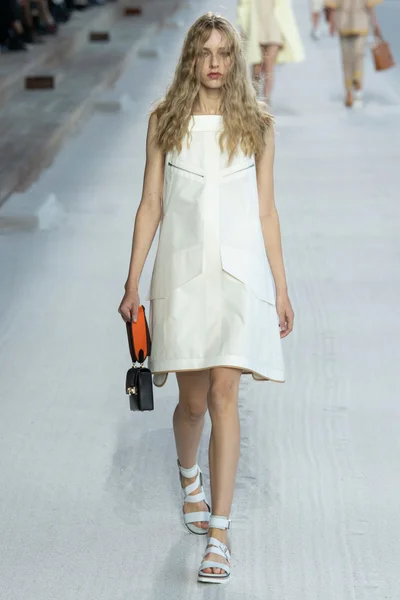 Look 4